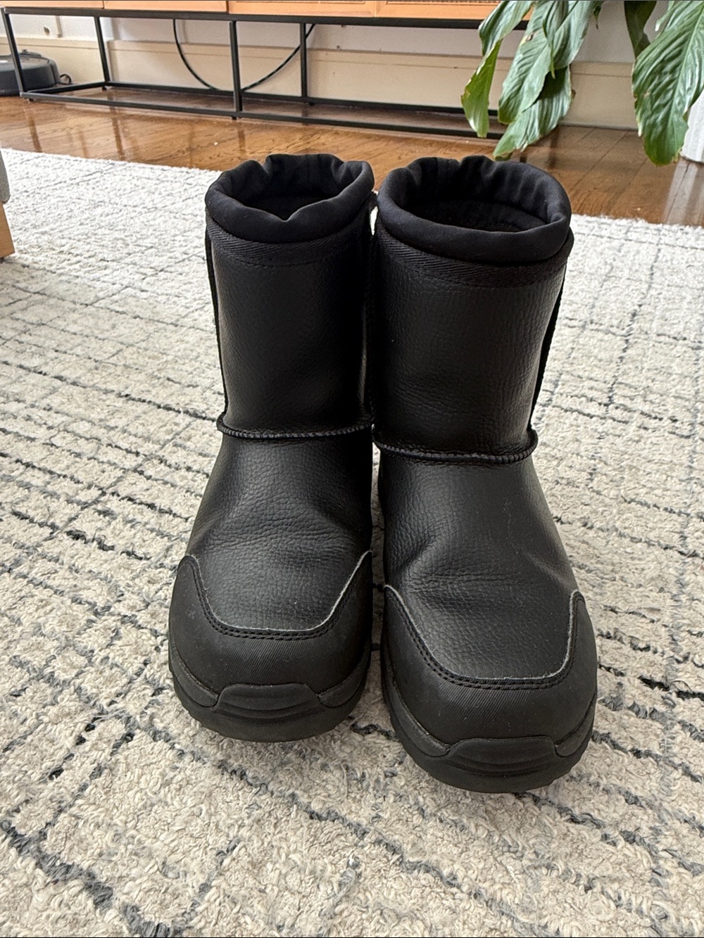 UGG pull on- Kids Black Winter water resistant Boots